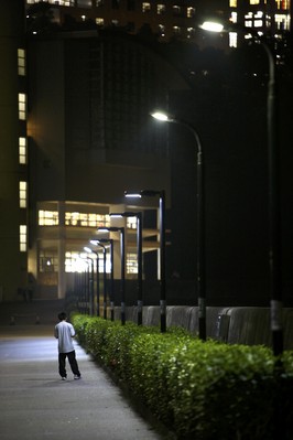 香港科技大學(xué)校園內(nèi)的LED路燈 LED -- LED lighting pilot project at Hong Kong's Science and Technology University...jre/Photo by Jiri Rezac..© Jiri Rezac 2010  Copyright:© Jiri Rezac 2010 