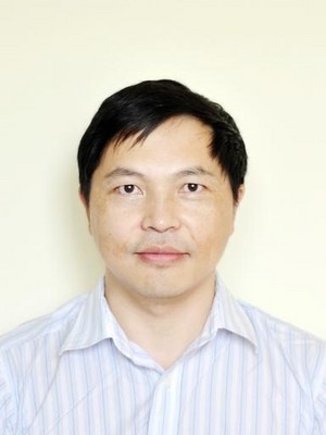 李榮躍于2011年加入 Mentor Graphics，任集成電氣事業(yè)部（IESD）中國(guó)區(qū)技術(shù)市場(chǎng)資深工程師。此前曾長(zhǎng)期任職于國(guó)內(nèi)知名線(xiàn)束廠(chǎng)商的線(xiàn)束開(kāi)發(fā)部門(mén)，具有豐富的線(xiàn)束開(kāi)發(fā)與設(shè)計(jì)經(jīng)驗(yàn)。